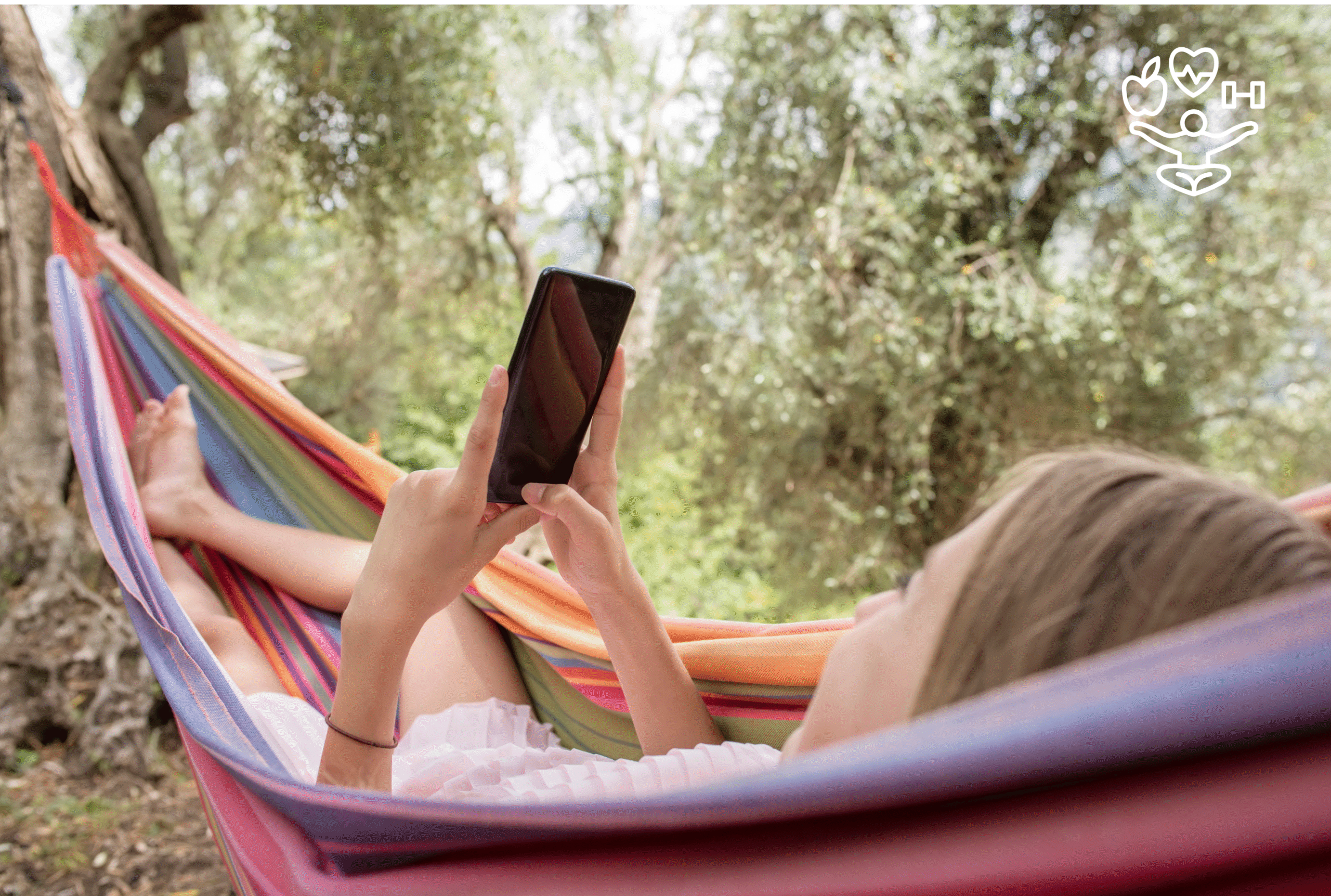 nastolatka, hamak, smartfon cyfrowe zmęczenie