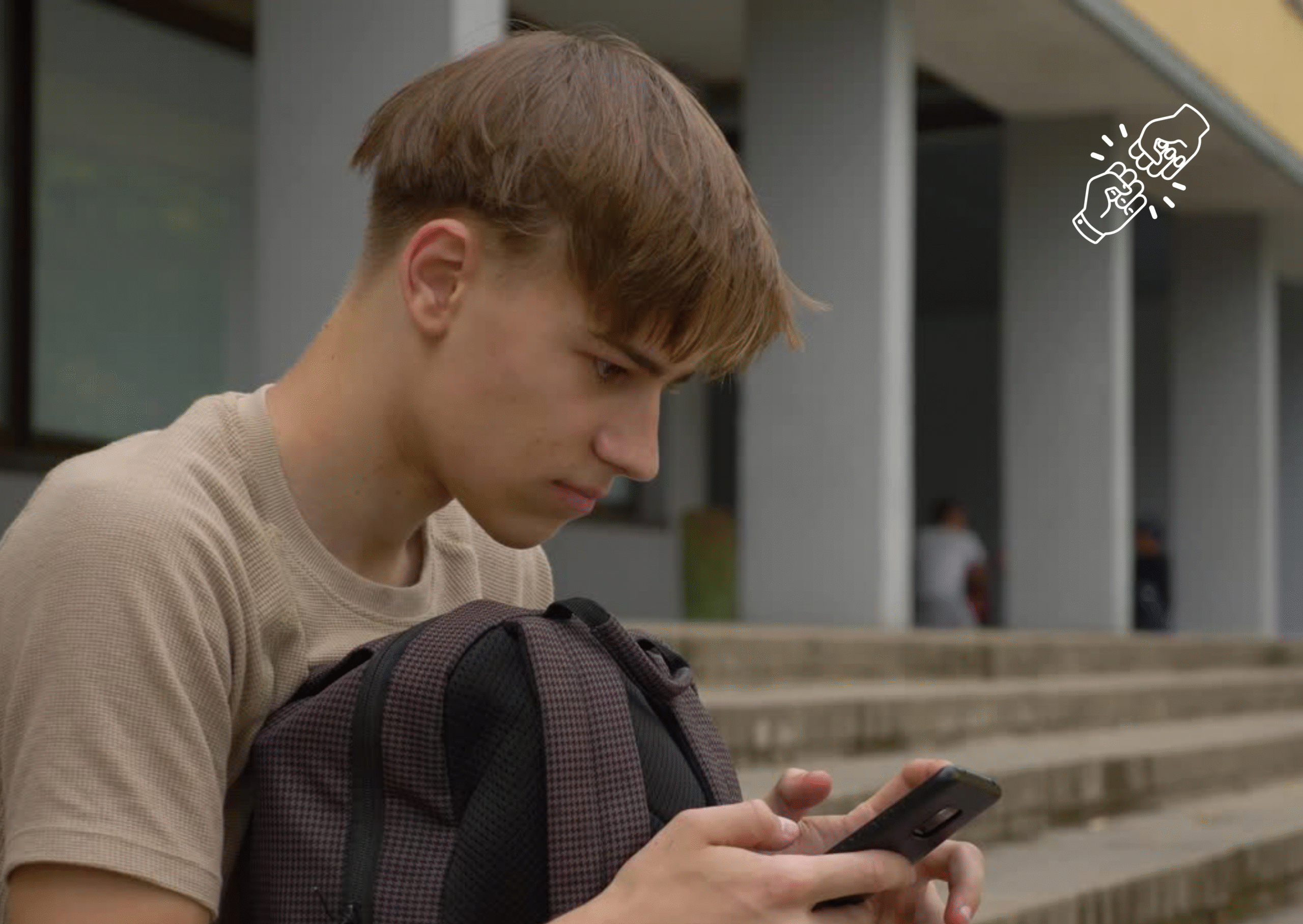 nastolatek smartfon, cyfrowy ślad